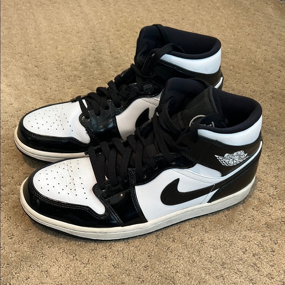 Nike Men's Black and White Jordan Sneakers
